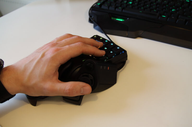 Wristsupport back Razer Tartarus Pro.JPG